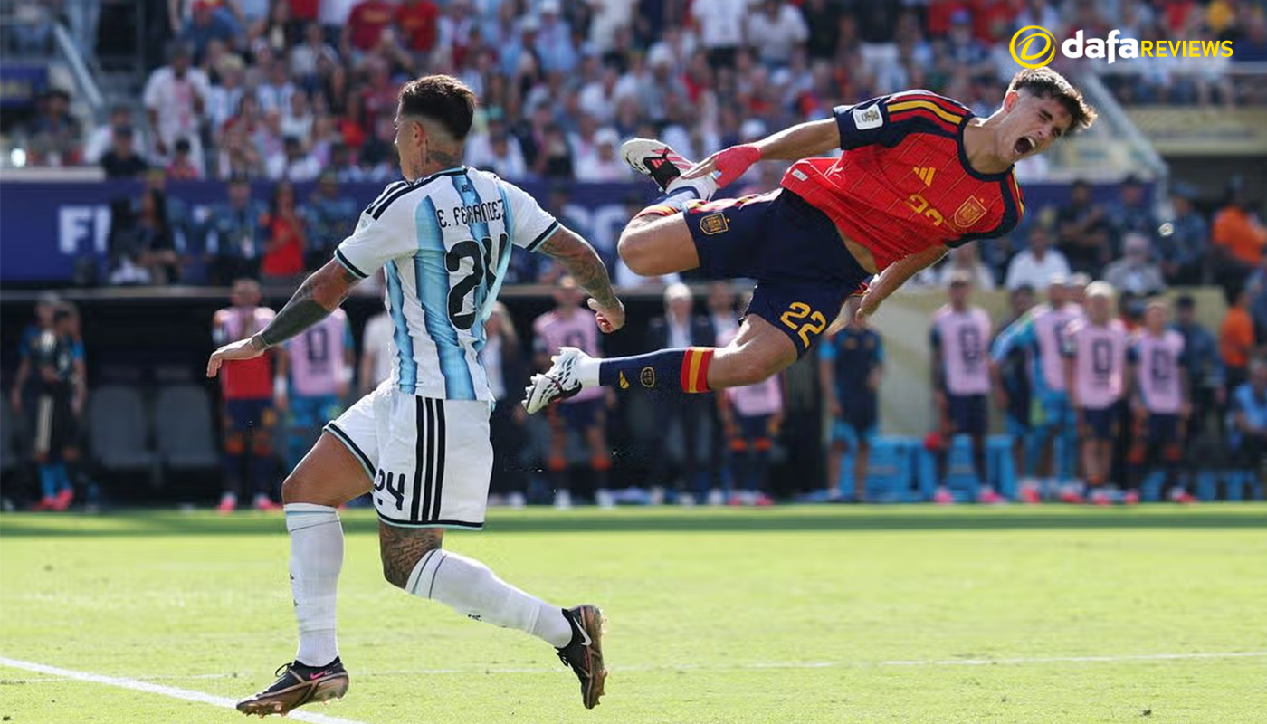 Enzo Fernandez Meets Cubarsi Again After That Red Card